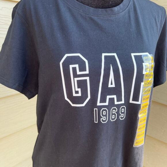 GAP women’s M black T-shirt - Picture 1 of 6